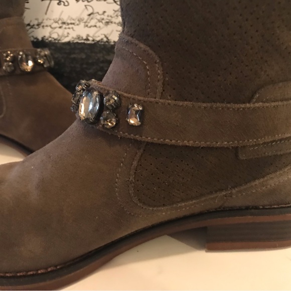 Kenzie ankle boots 8.5m Olive suede like new new stylish dress up/down comfy - Picture 7 of 15